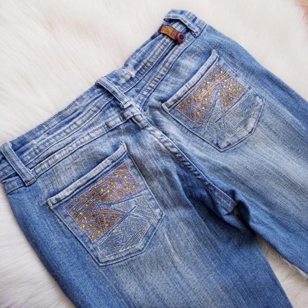 Capri Jeans - Distressing, Embroidery & Rhinestone - Picture 2 of 7